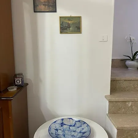 Dipendenza De L'antica بيت للعطل